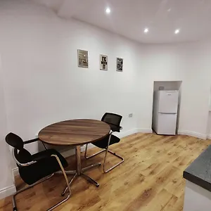 3 Bed Flat Close To Liverpool St & Brick Lane Apartment London