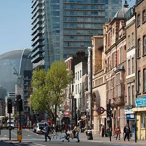 Private With Smart Tv In Homestay London